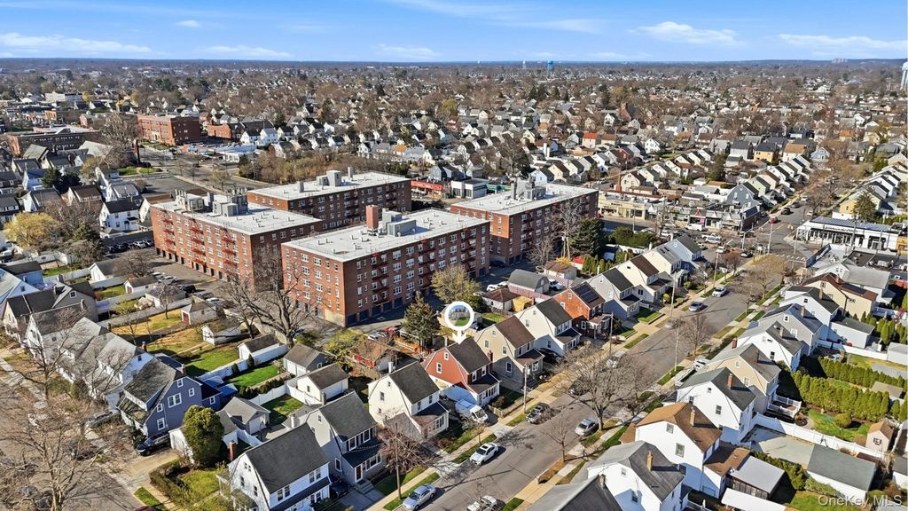 Photo of 38 Fordham Street, Williston Park, NY 11596 (MLS # 984242)