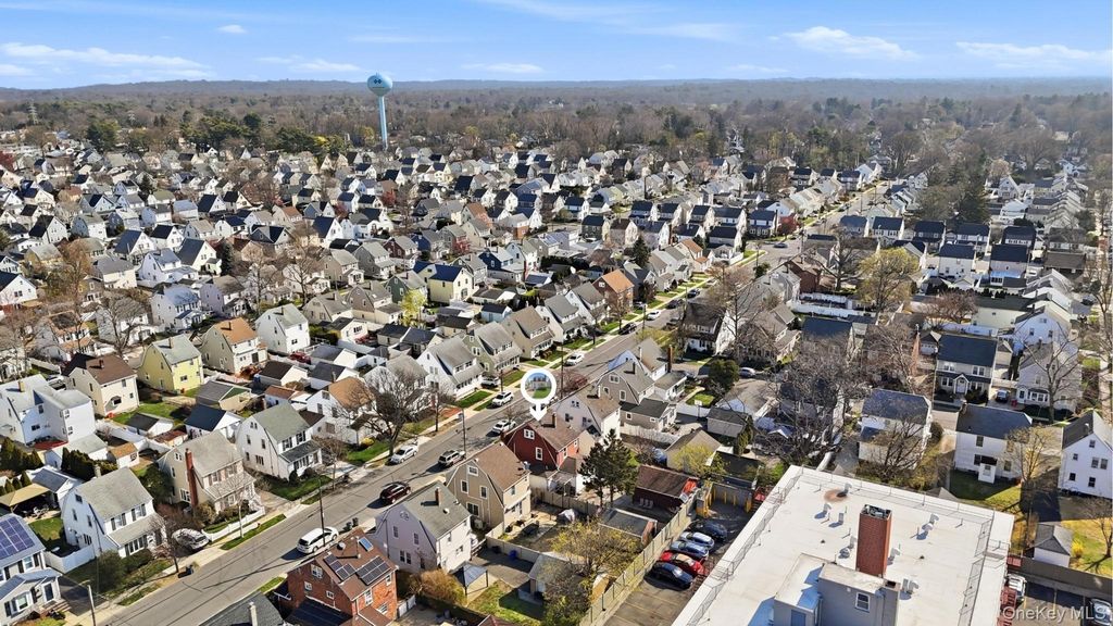 Photo of 38 Fordham Street, Williston Park, NY 11596 (MLS # 984242)