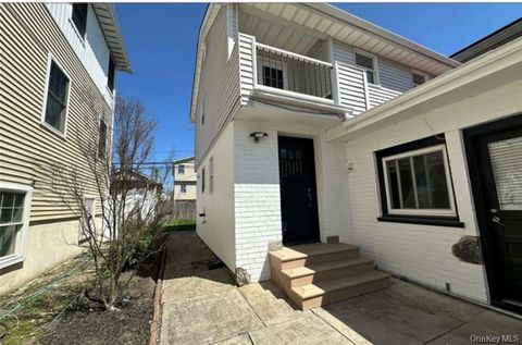 Apartment For Rent - 527 W Market Street #LEFT SIDE<br/> Long Beach, NY 11561