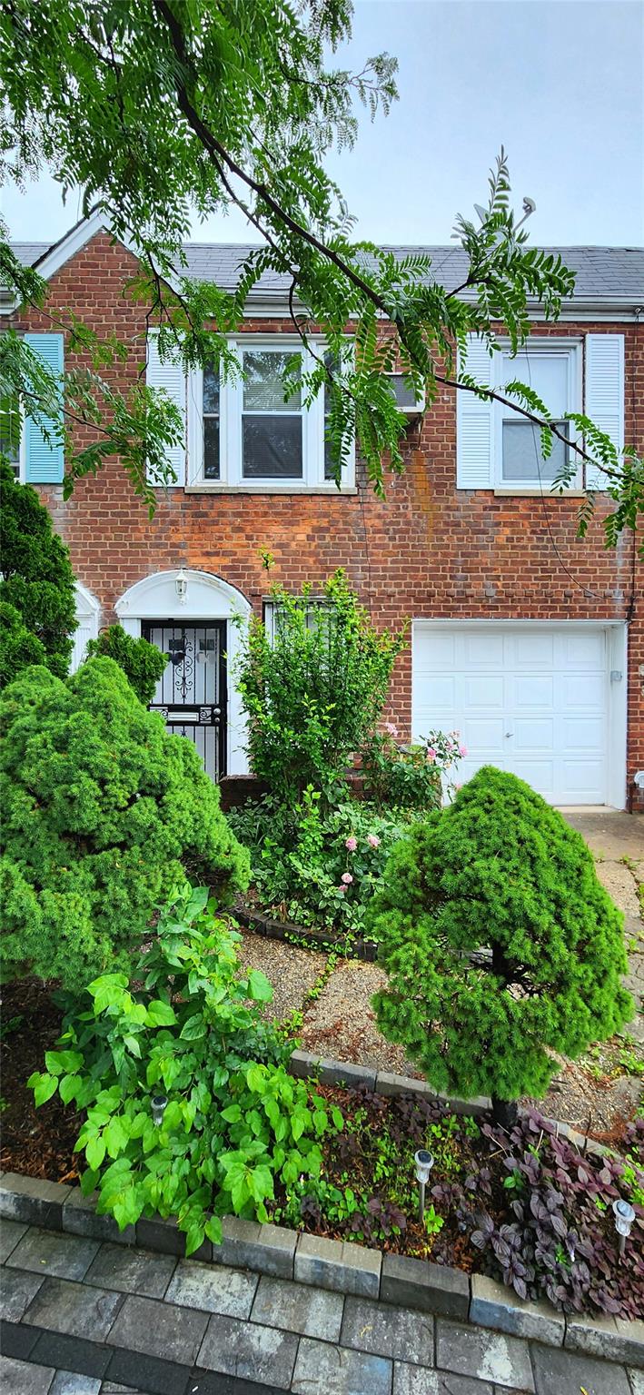 Property for Sale at 124th Street, Richmond Hill, Queens, NY - Bedrooms: 2 
Bathrooms: 1 
Rooms: 6  - $549,000