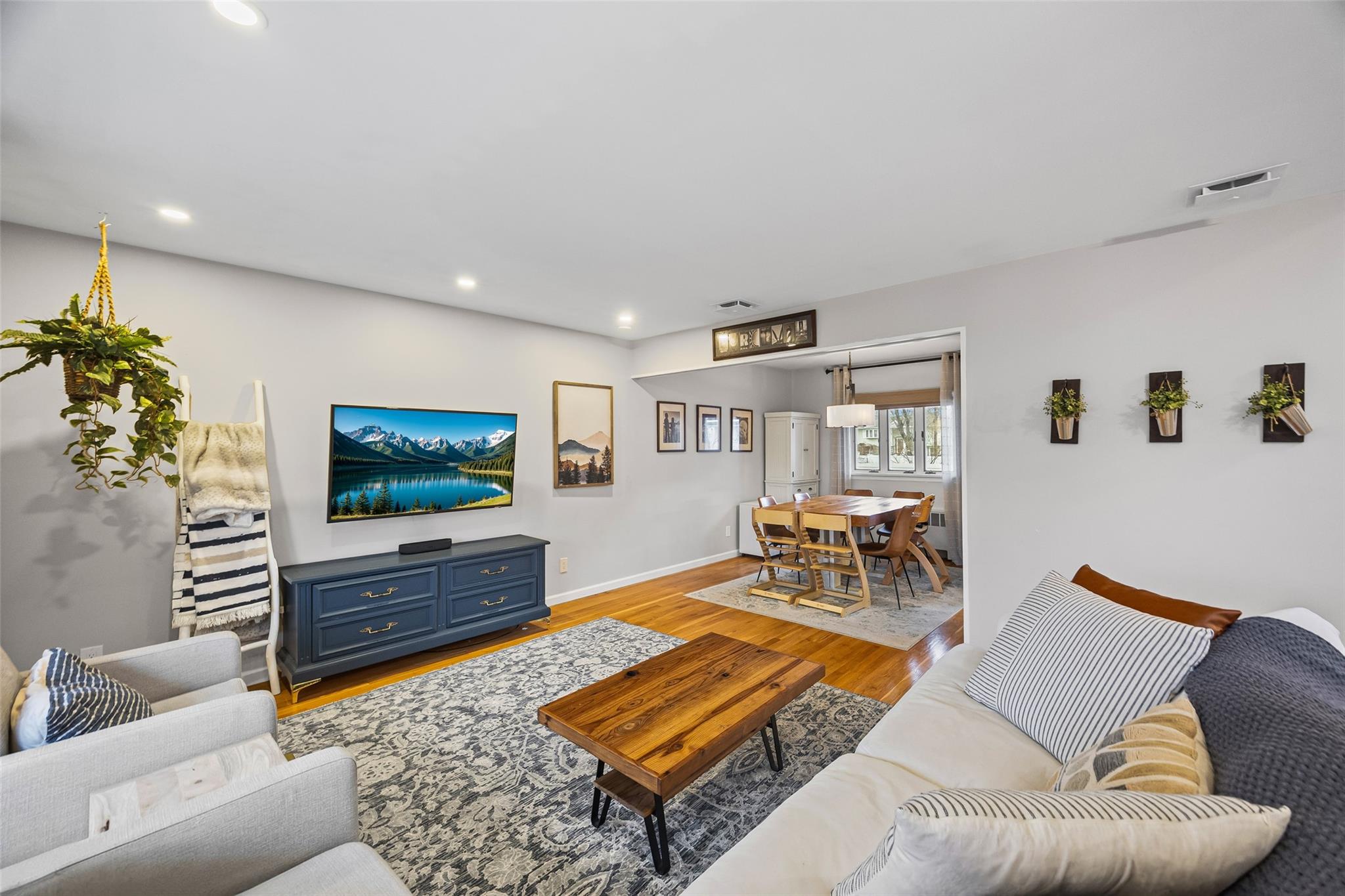 521 E Benjamin Road, North Babylon, Florida image 16