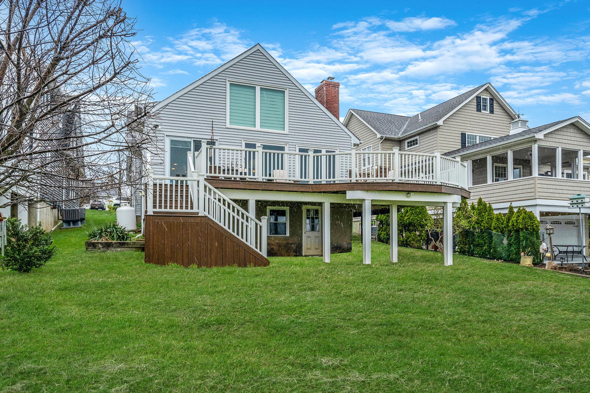 19 Hillside Avenue, North Port, New York image 3