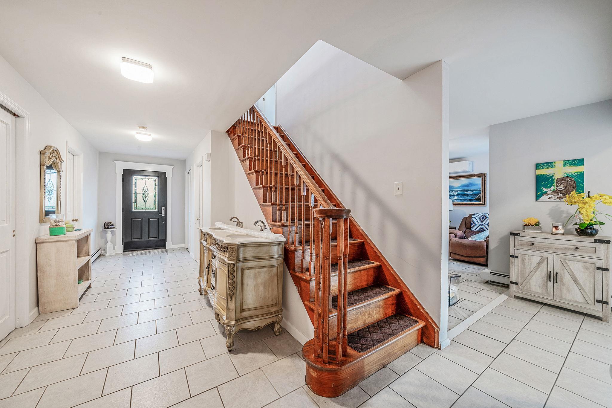 19 Hillside Avenue, North Port, New York image 5