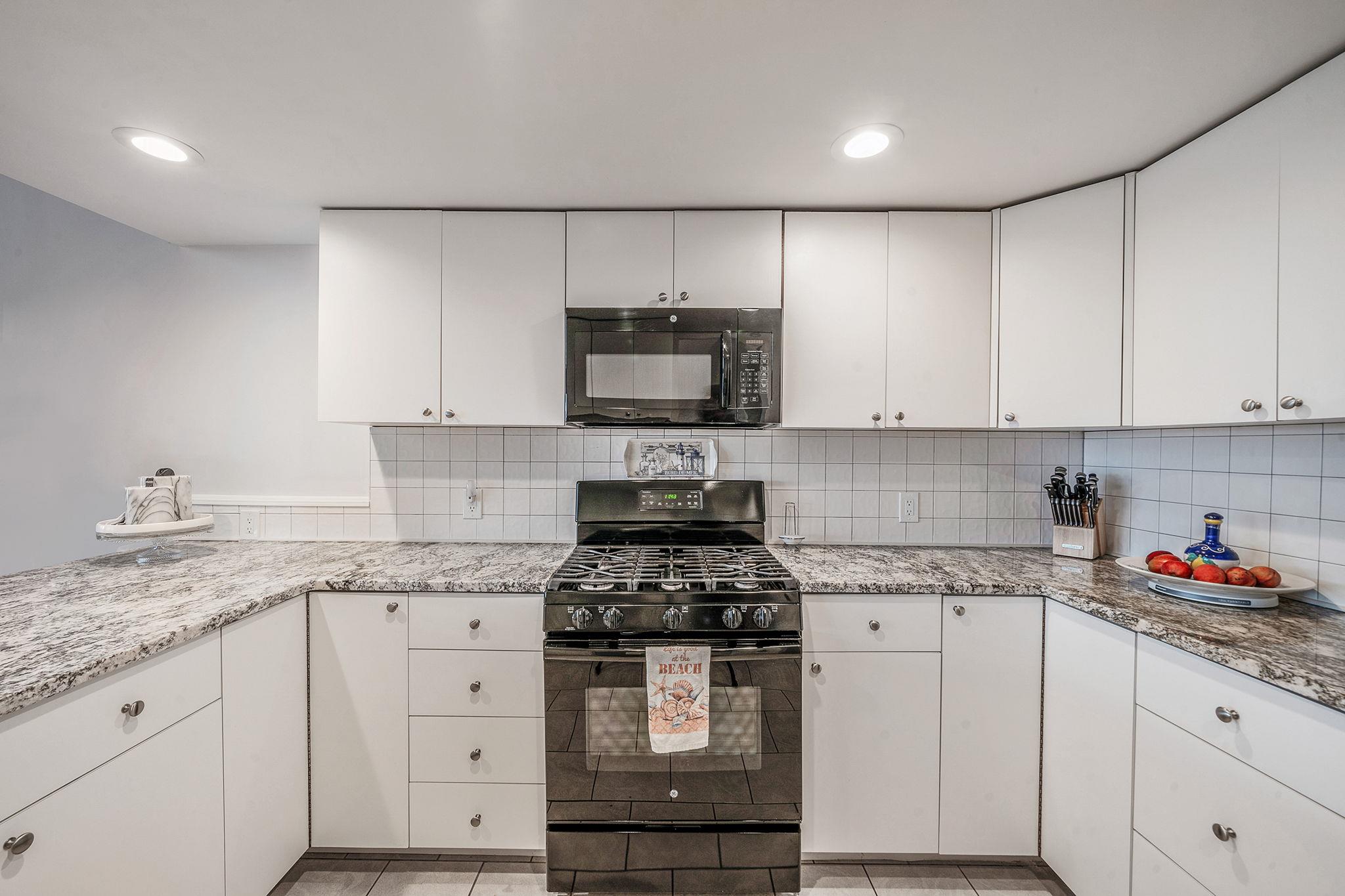 19 Hillside Avenue, North Port, New York image 43