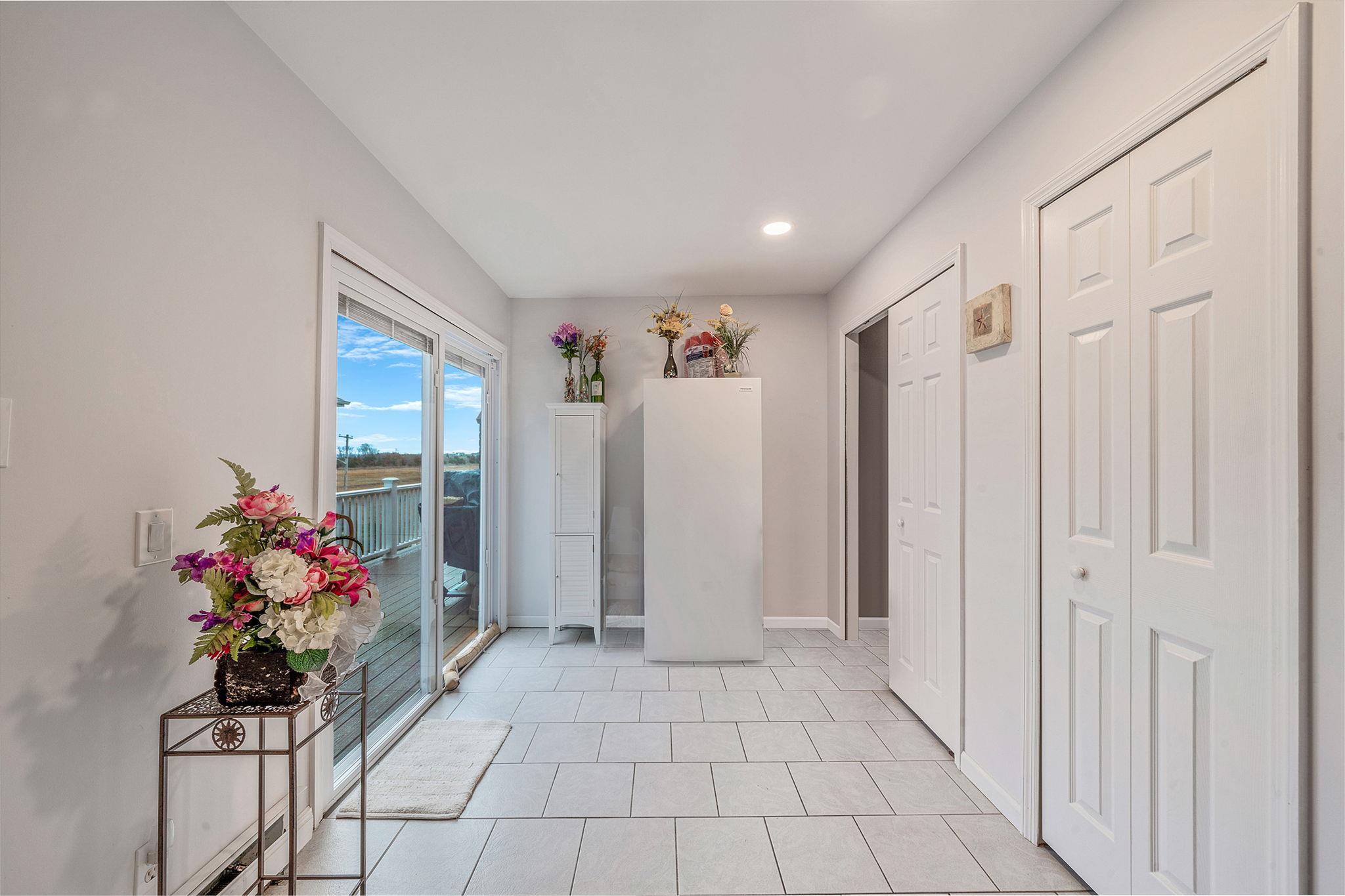 19 Hillside Avenue, North Port, New York image 13