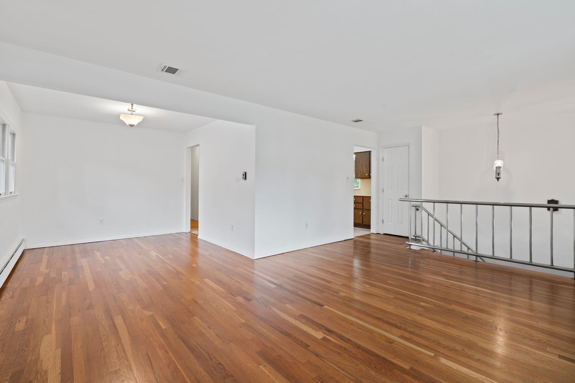 90 Cocks Lane, Locust Valley, New York image 3