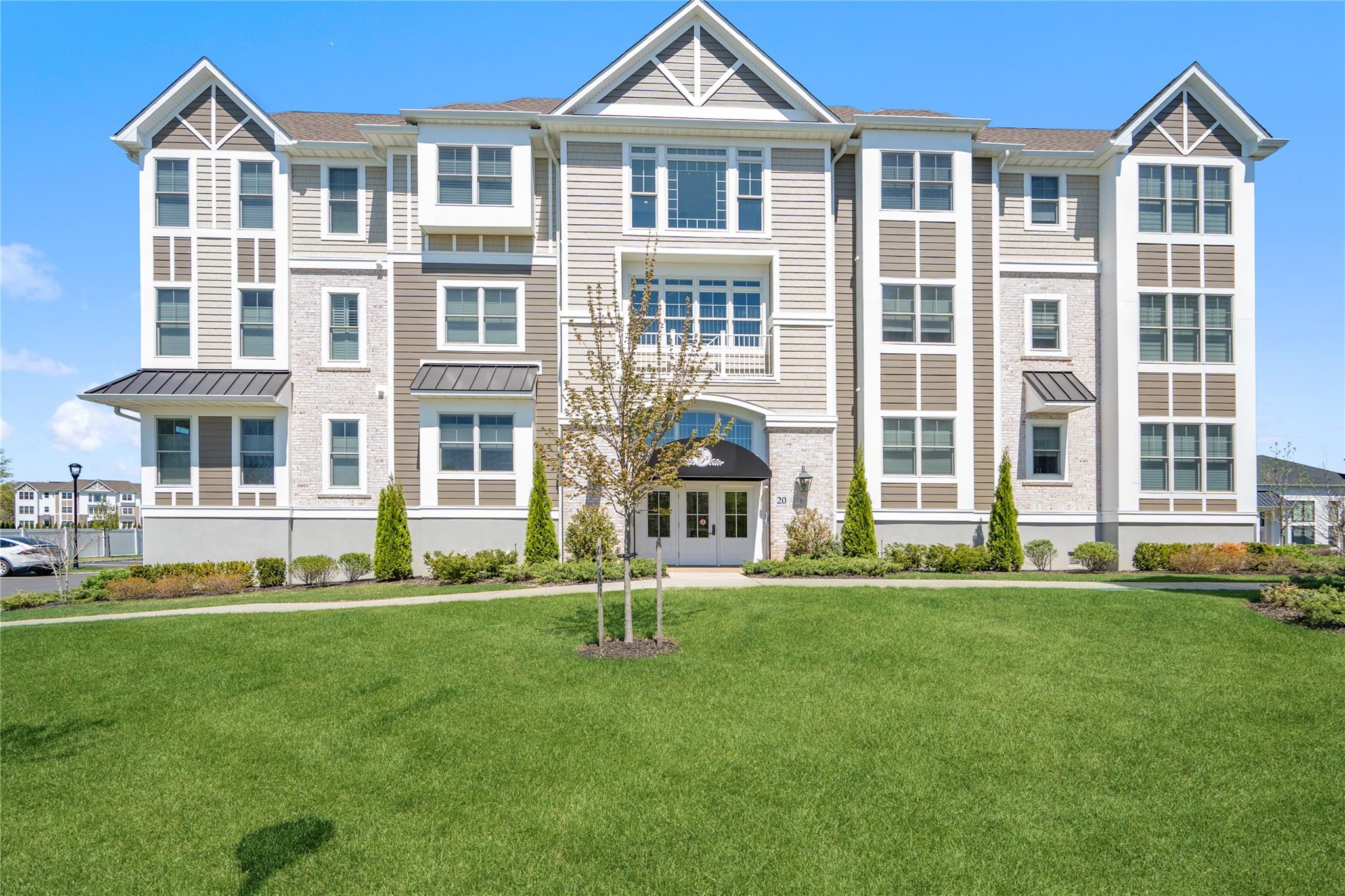 20105 Aspenwood Drive, Plainview, New York image 3