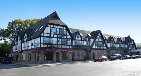 Photo of 1417 Broadway Avenue #2R, Hewlett, NY 11557 (MLS # 1046902)