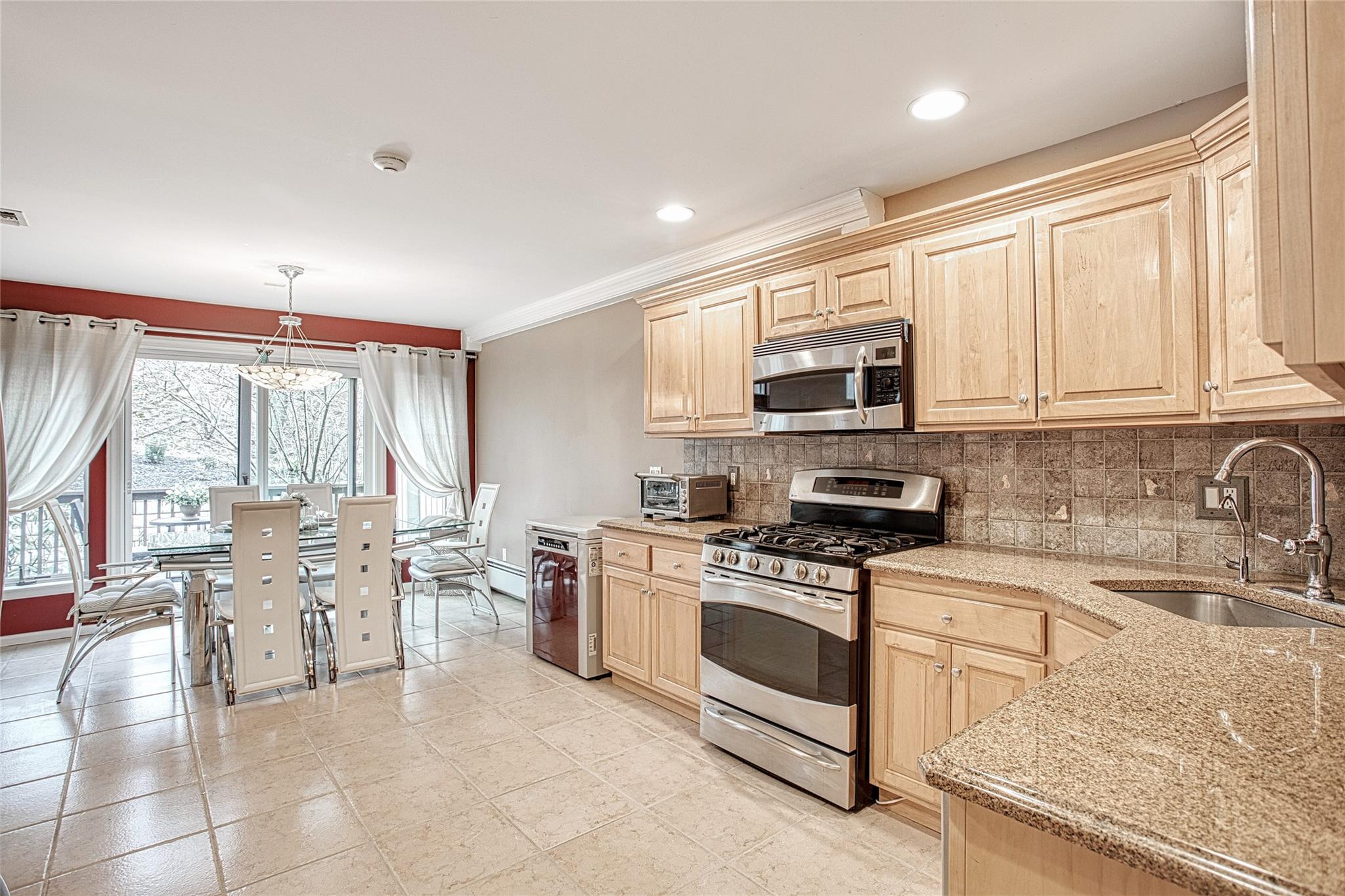 16 Fox Court, Suffern, New York image 4