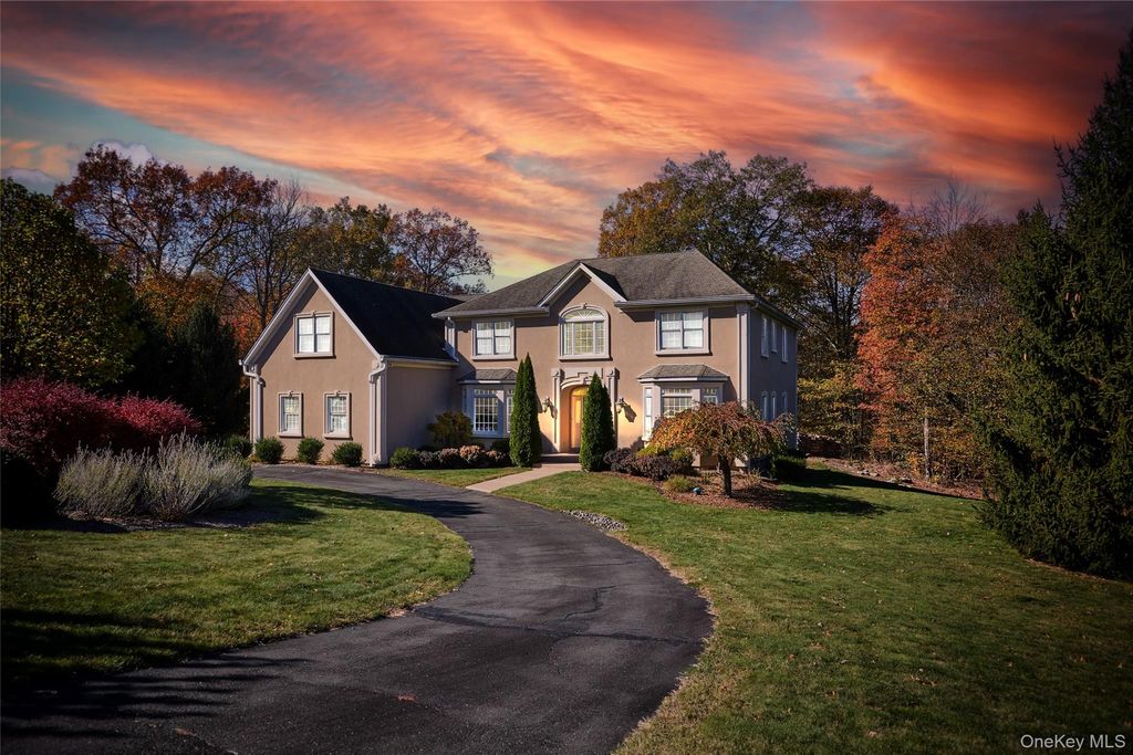 Photo of 28 Heritage Court, Tuxedo Park, NY 10987 (MLS # 928804)