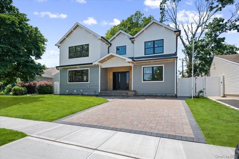 Photo of 517 Corral Run, Bethpage, NY 11714 (MLS # 1024905)