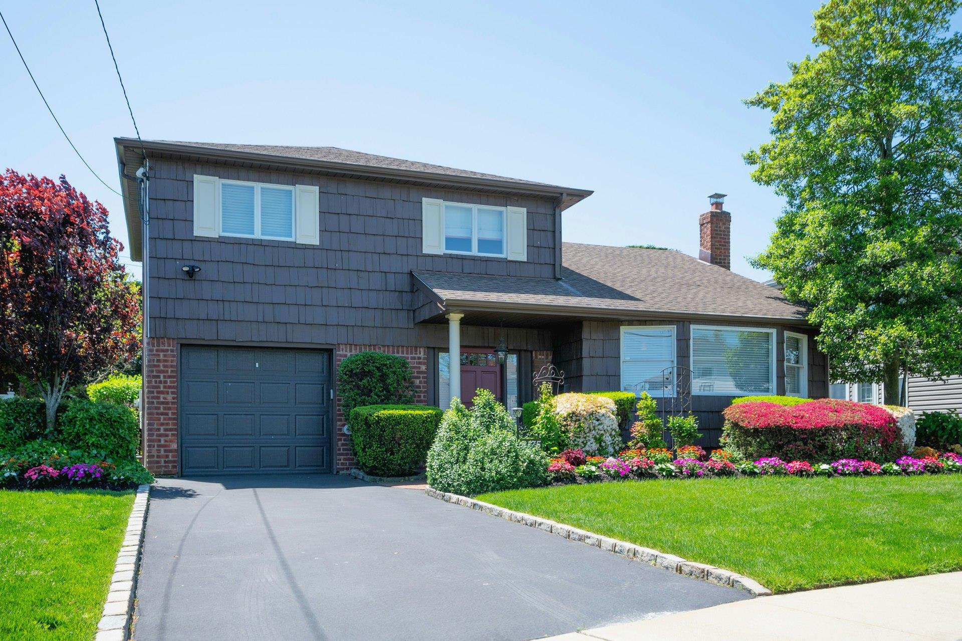 2175 Wantagh Park Drive, Wantagh, New York image 3