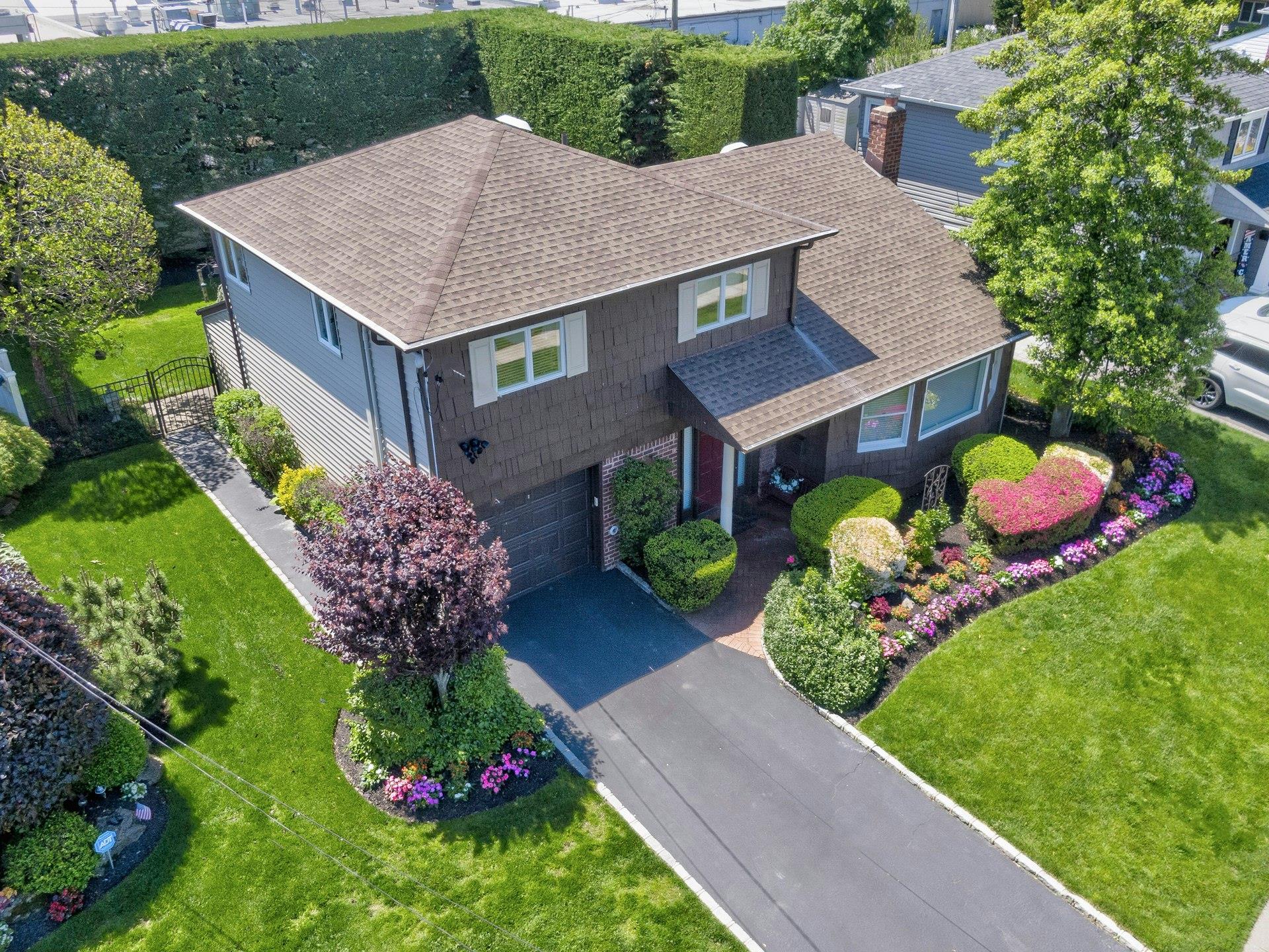 2175 Wantagh Park Drive, Wantagh, New York image 2
