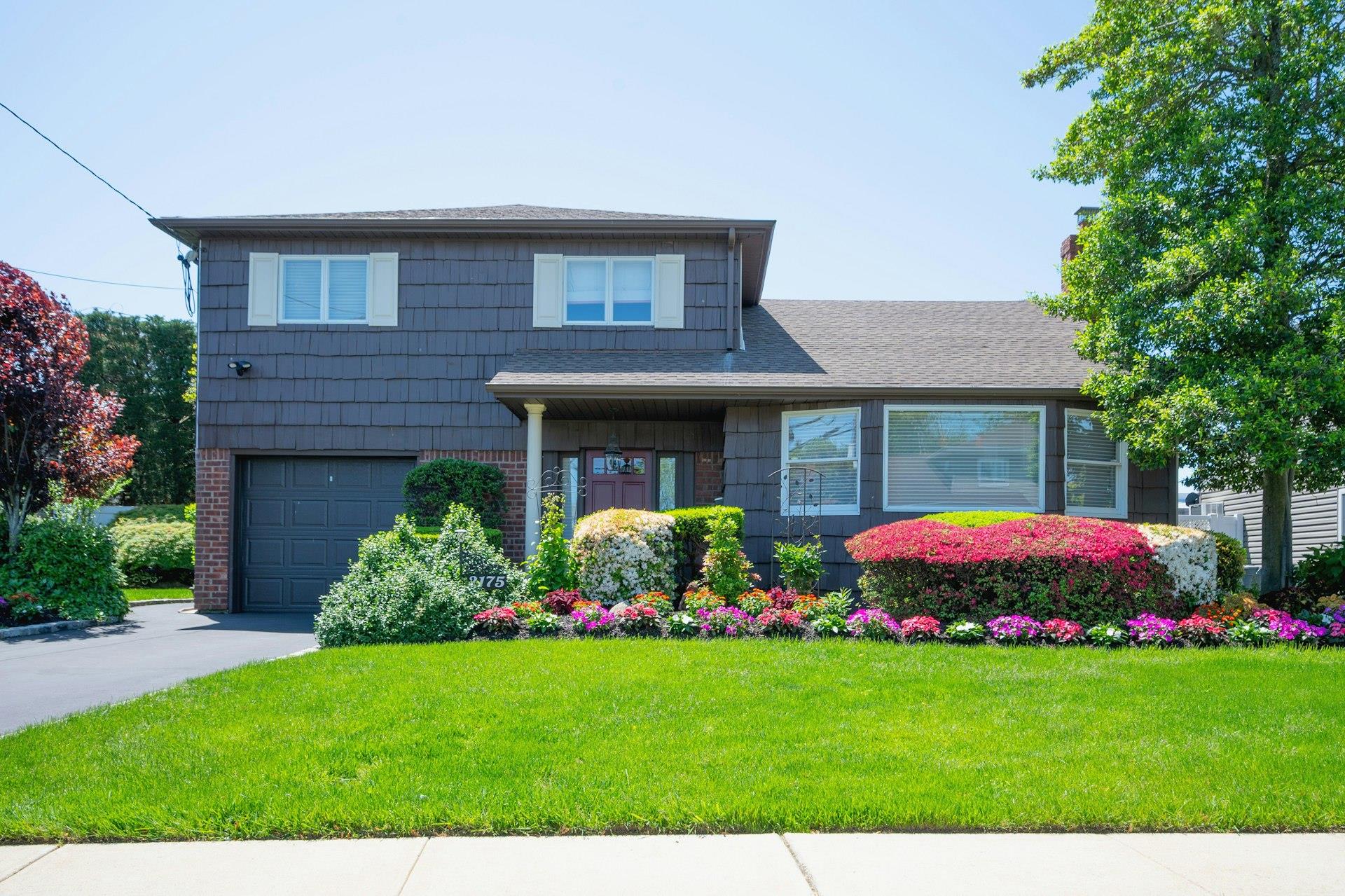 2175 Wantagh Park Drive, Wantagh, New York image 1