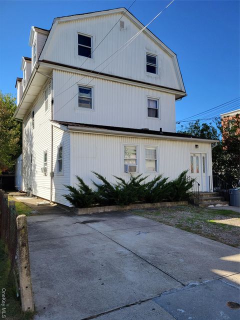 Photo of 28 Brooklyn Avenue #3A, Valley Stream, NY 11581 (MLS # 925726)