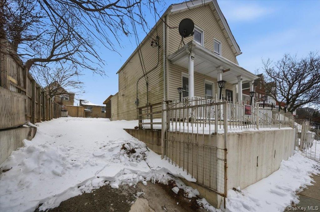 Photo of 25 N Terrace Avenue, Mount Vernon, NY 10550 (MLS # 957861)