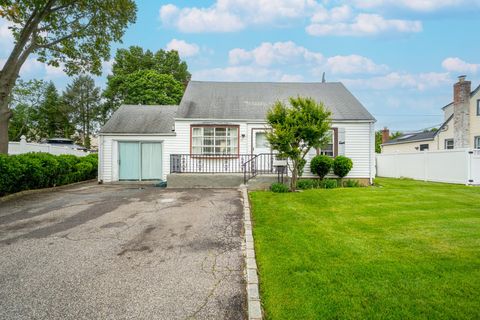 47 Cardinal Road Levittown NY 11756