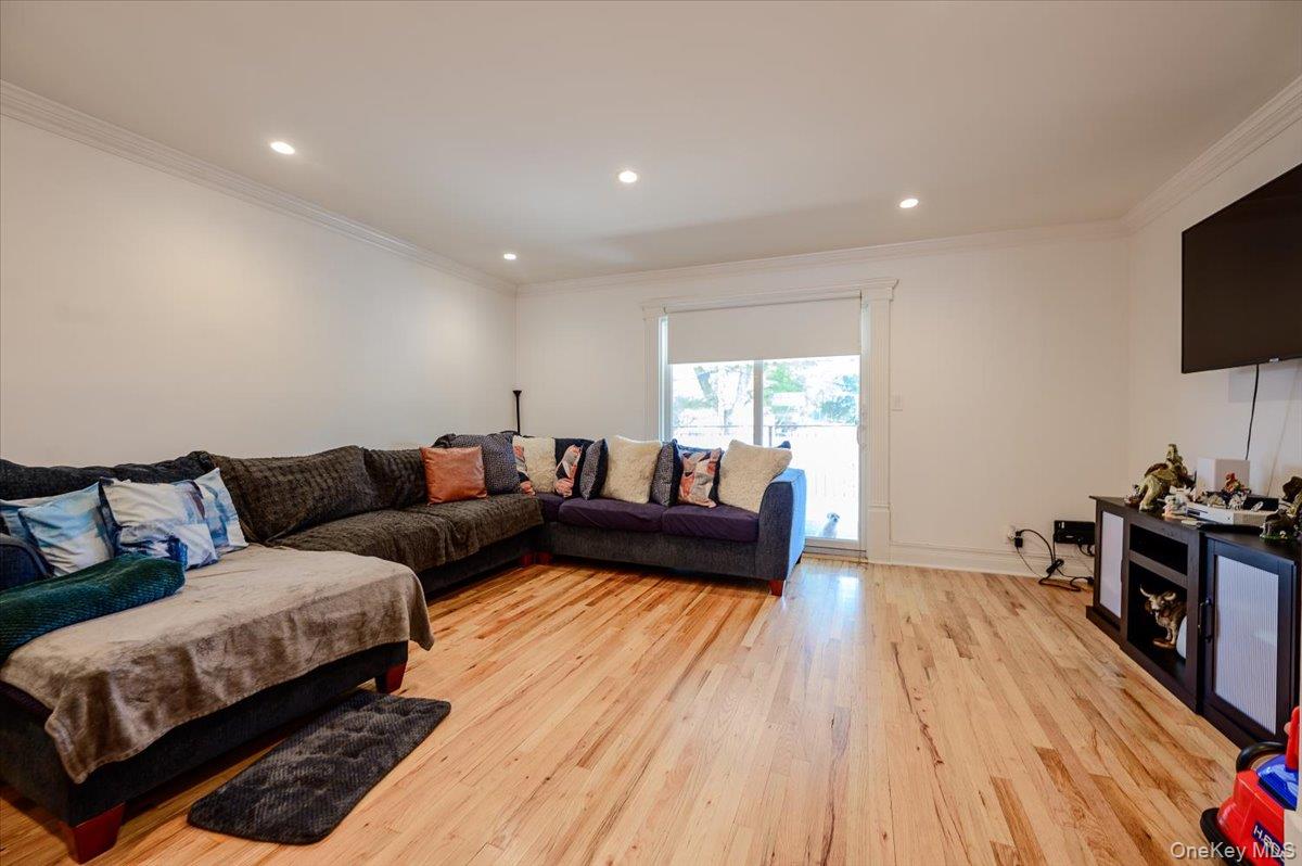 2406 Tiemann Avenue - Photo 3