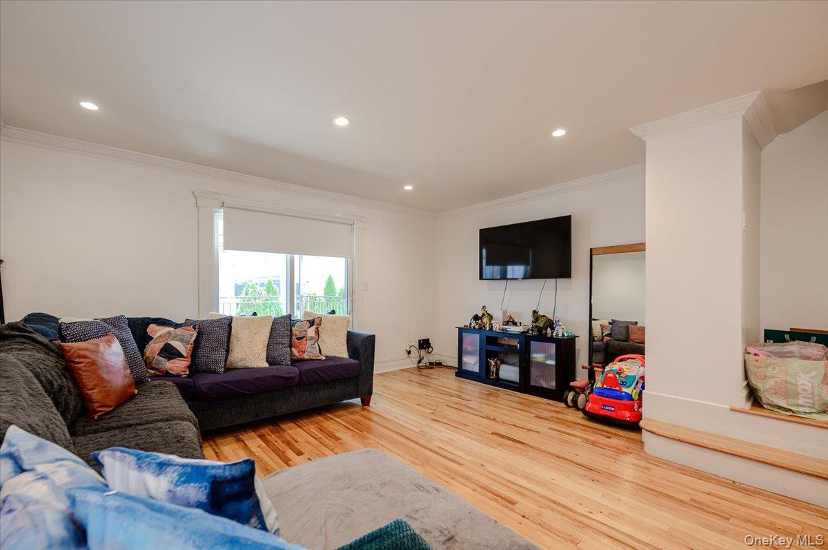 2406 Tiemann Avenue - Photo 4