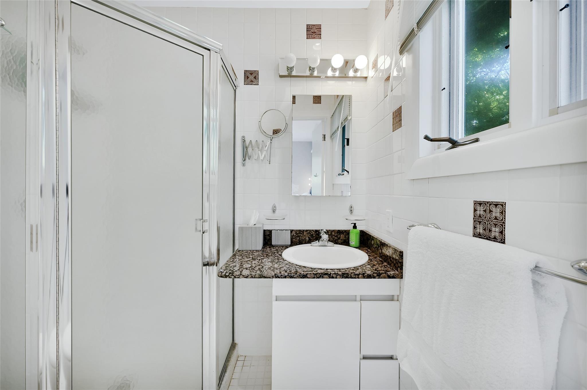 33 Bayberry Lane, Amagansett, New York image 17
