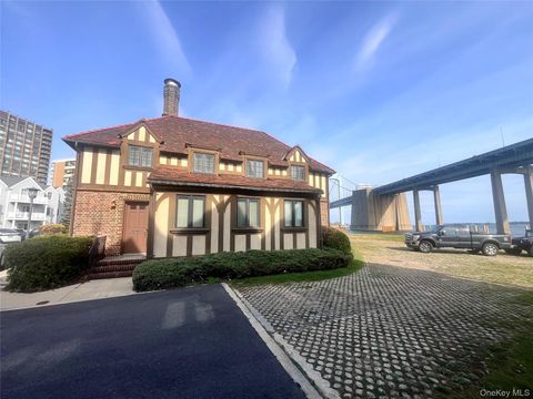 168-15 Powells Cove Blvd Beechhurst NY 11357