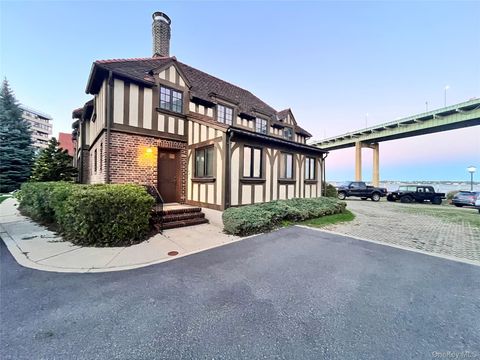 168-15 Powells Cove Blvd Beechhurst NY 11357