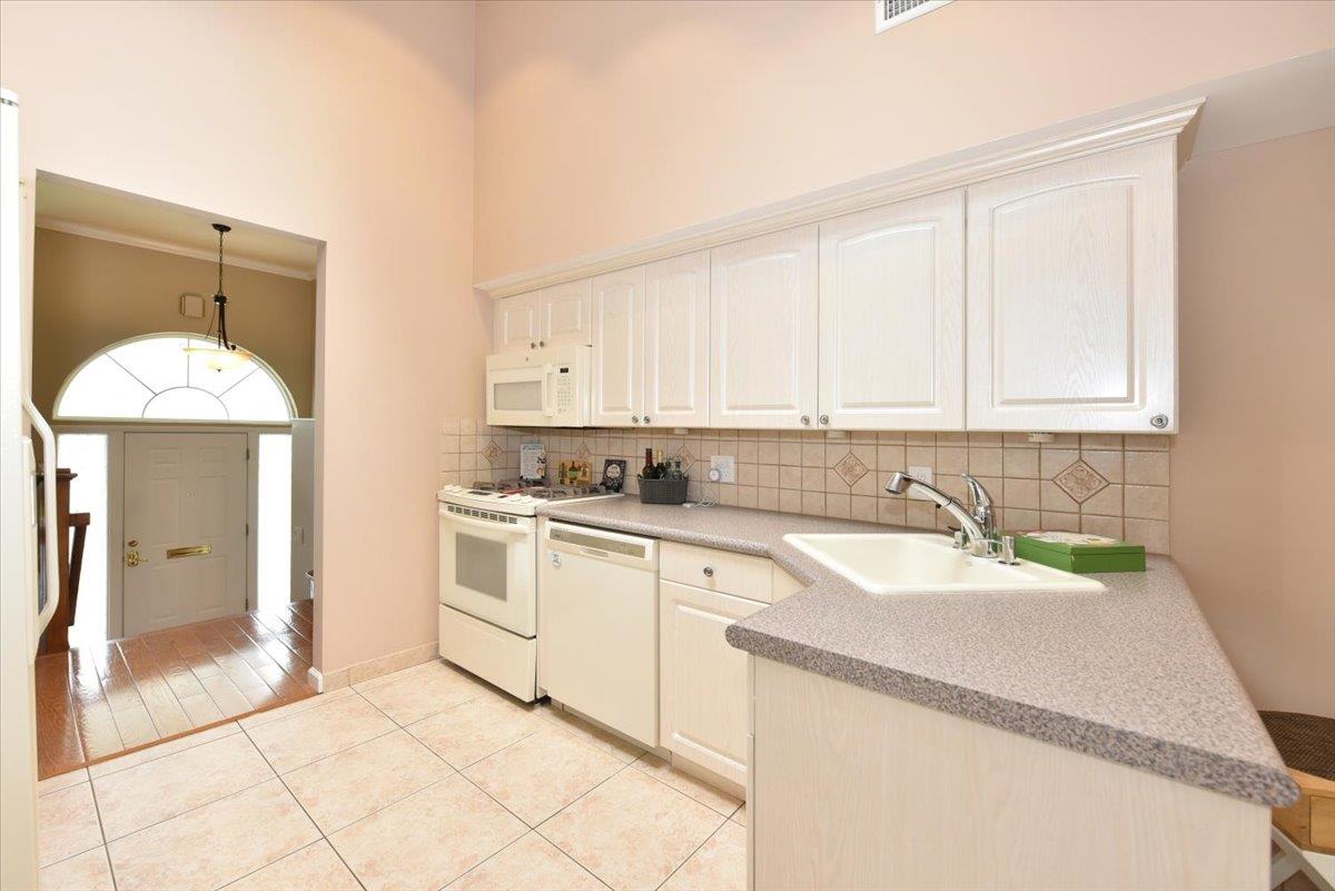 10 Linda Lane Ln, Plainview, New York image 12