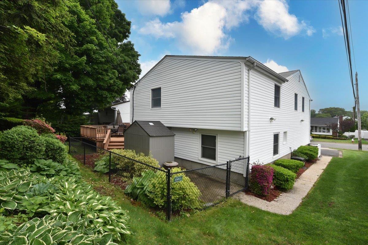 10 Linda Lane Ln, Plainview, New York image 32