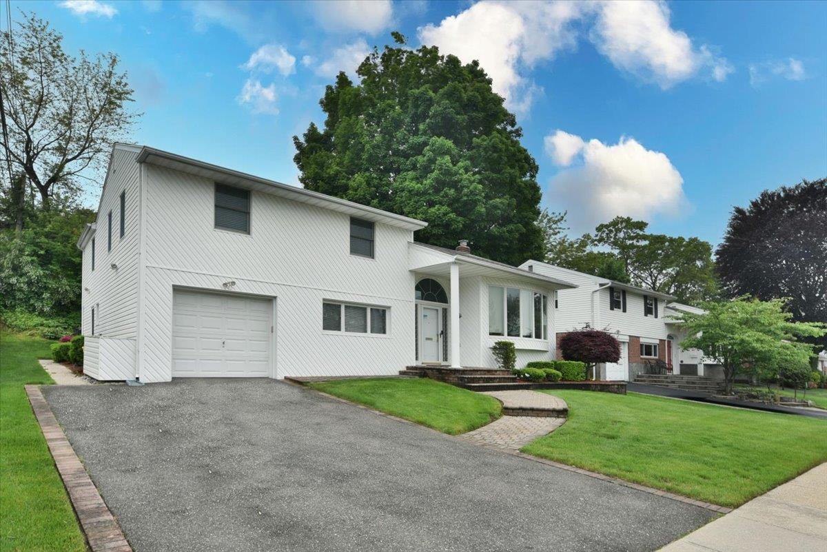 10 Linda Lane Ln, Plainview, New York image 2