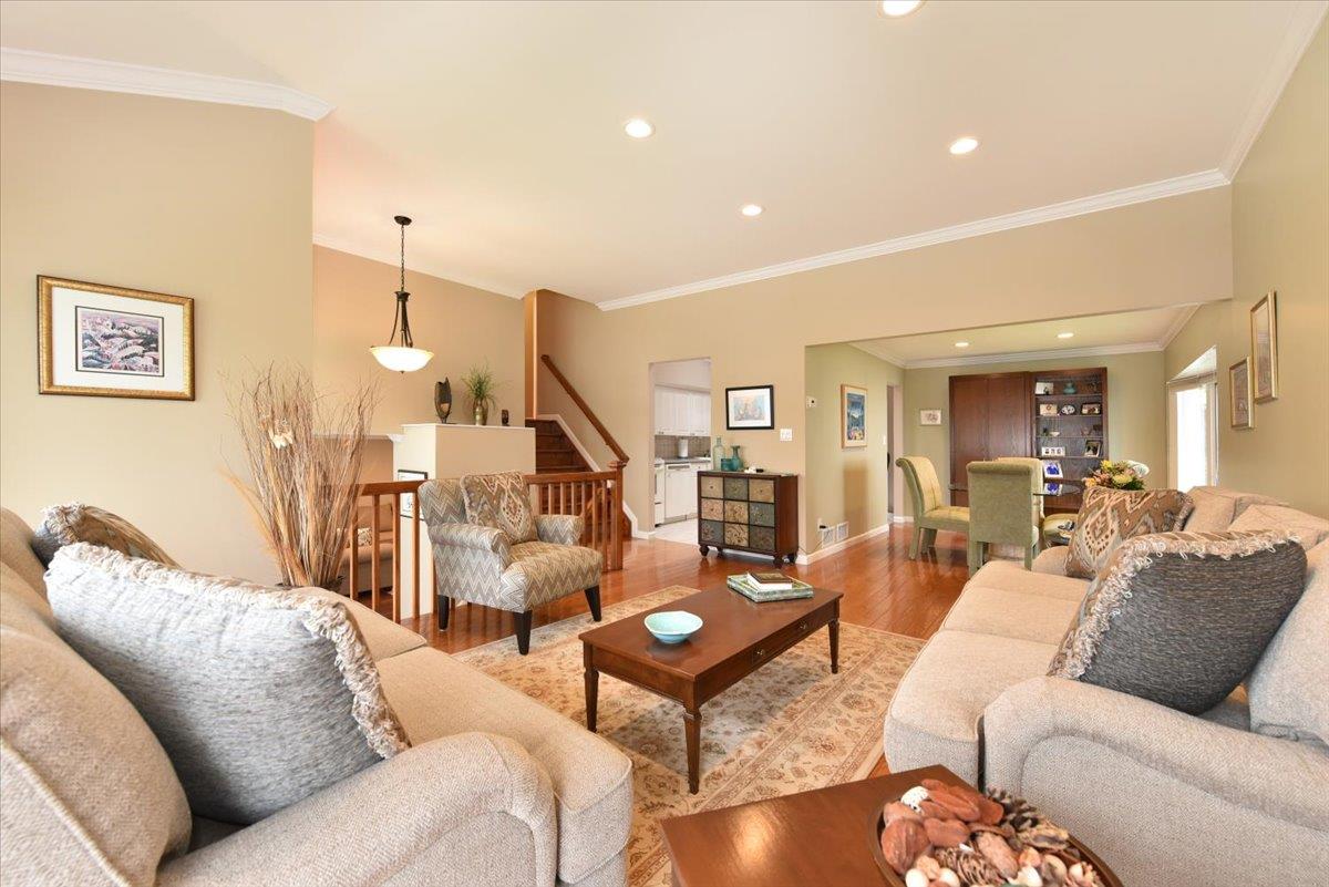 10 Linda Lane Ln, Plainview, New York image 6
