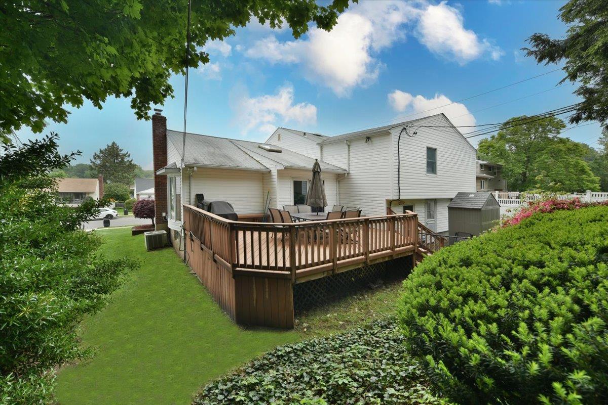 10 Linda Lane Ln, Plainview, New York image 31