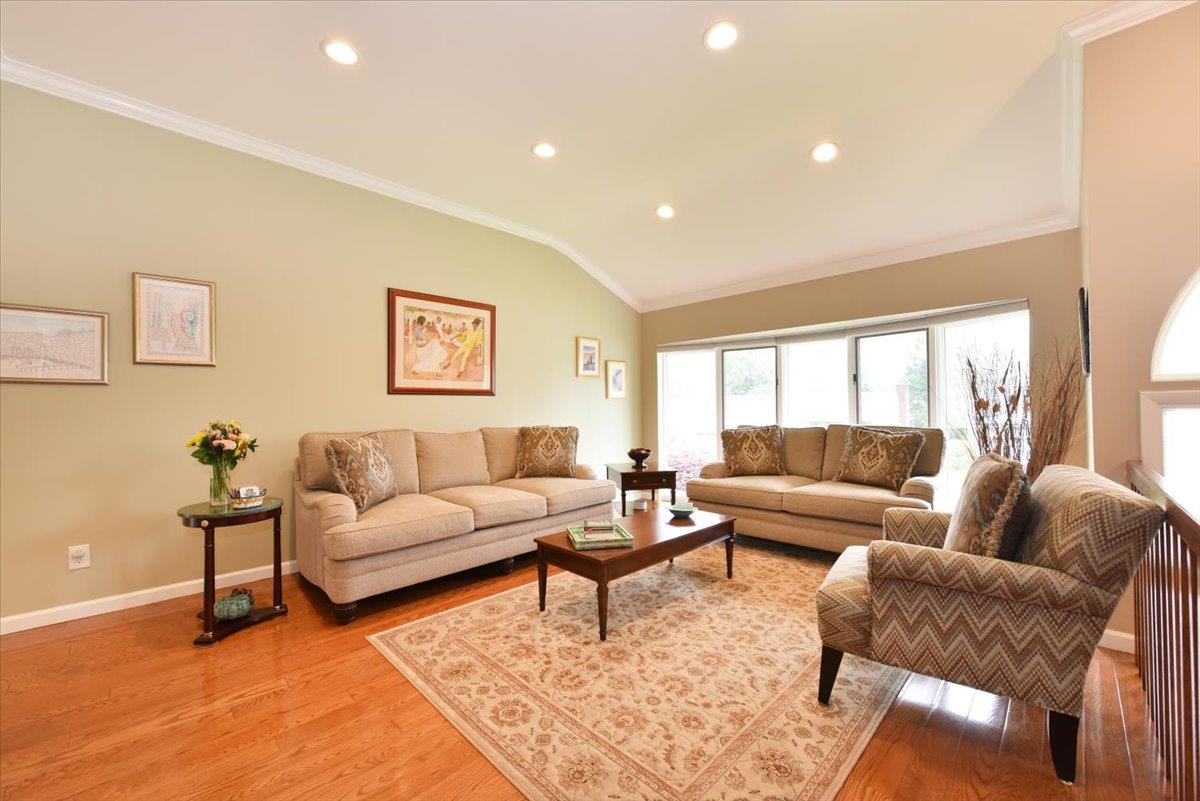 10 Linda Lane Ln, Plainview, New York image 8