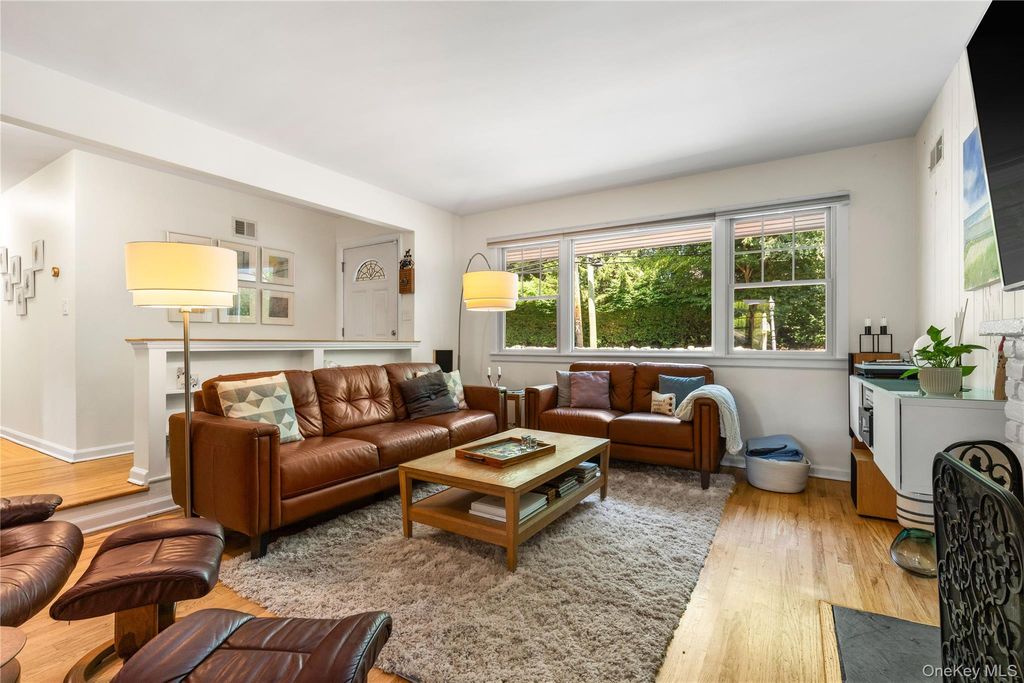 Photo of 1185 Weaver Street, New Rochelle, NY 10804 (MLS # 1021246)