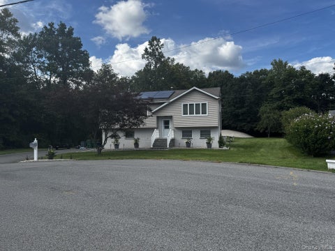 Homes For Sale - 6 Russett Lane<br/> Wappingers Falls, NY 12590