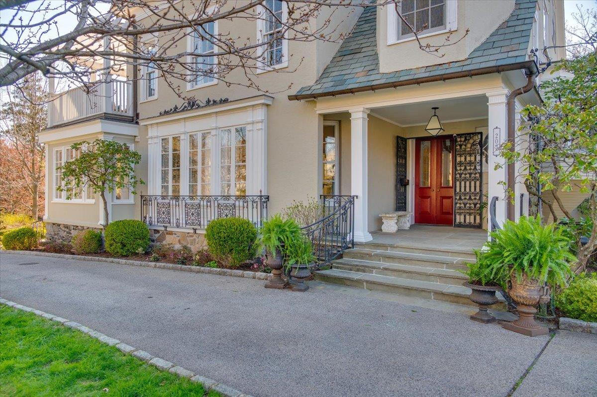 203 Corlies Avenue, Pelham, New York image 3