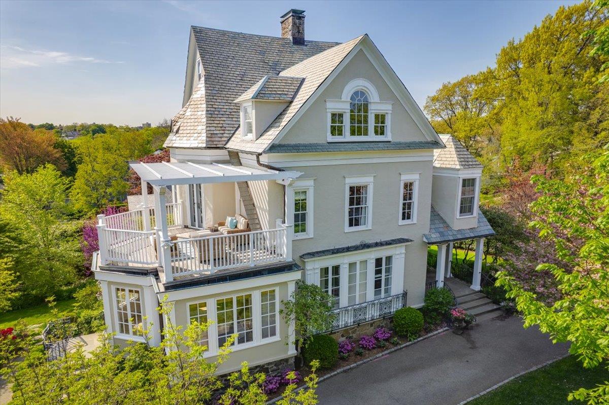 203 Corlies Avenue, Pelham, New York image 3