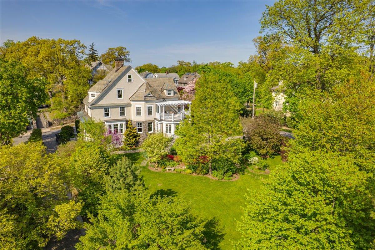 Corlies Avenue, Pelham, New York - 7 Bedrooms  
5 Bathrooms  
14 Rooms - 