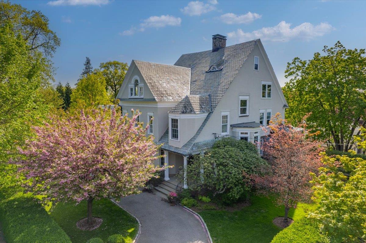 203 Corlies Avenue, Pelham, New York image 1