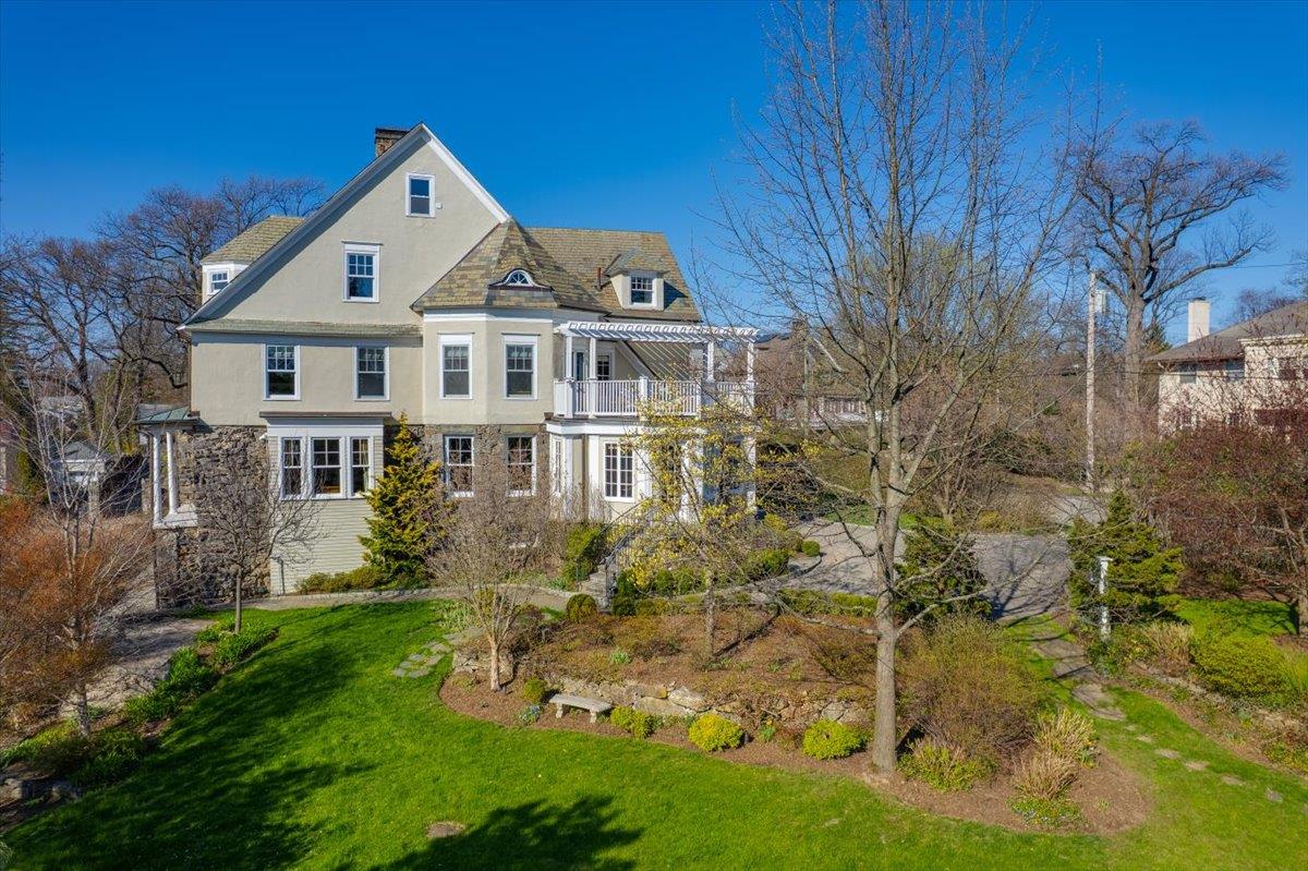 Corlies Avenue, Pelham, New York - 7 Bedrooms  
5 Bathrooms  
14 Rooms - 