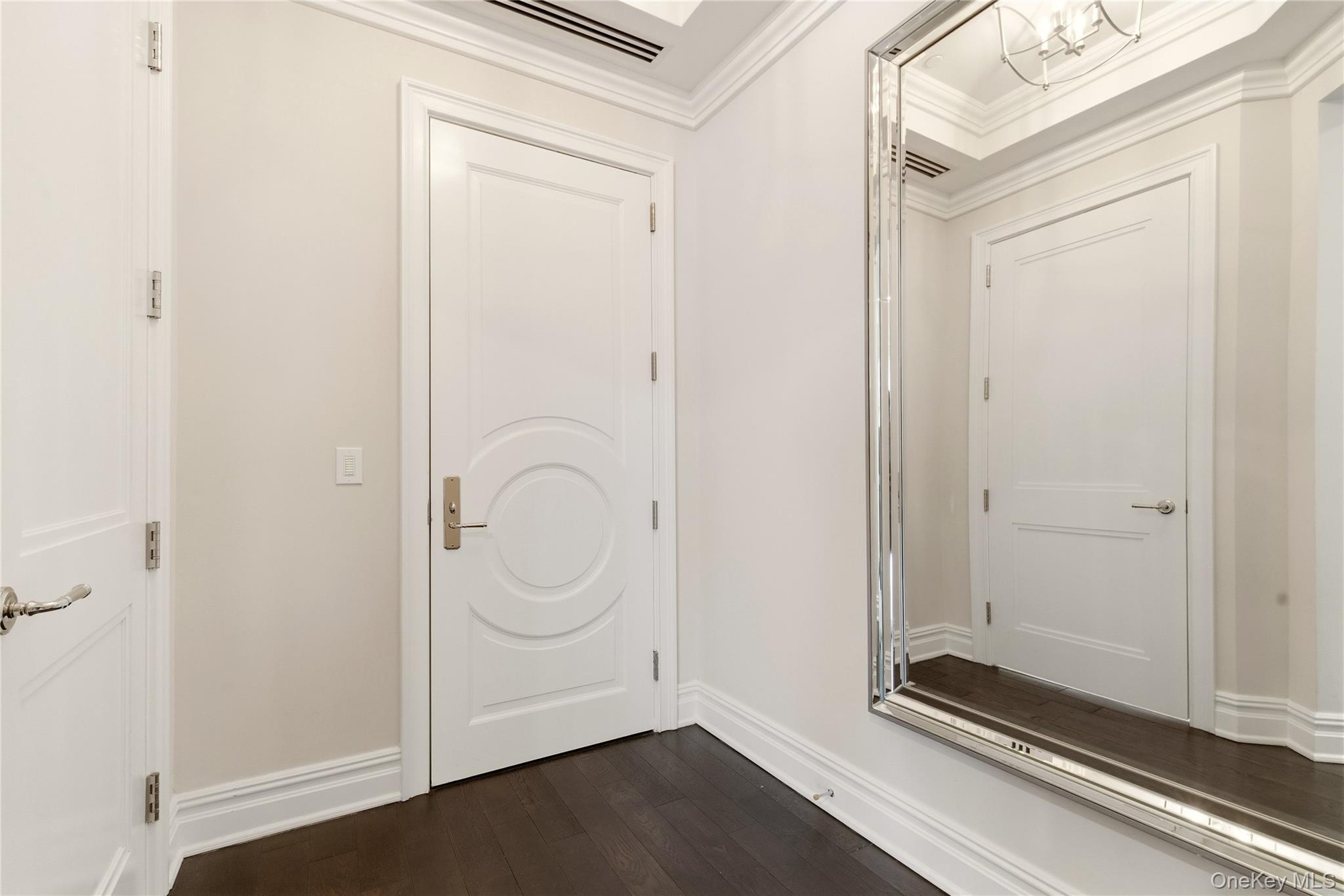 5000 Royal Court 5014