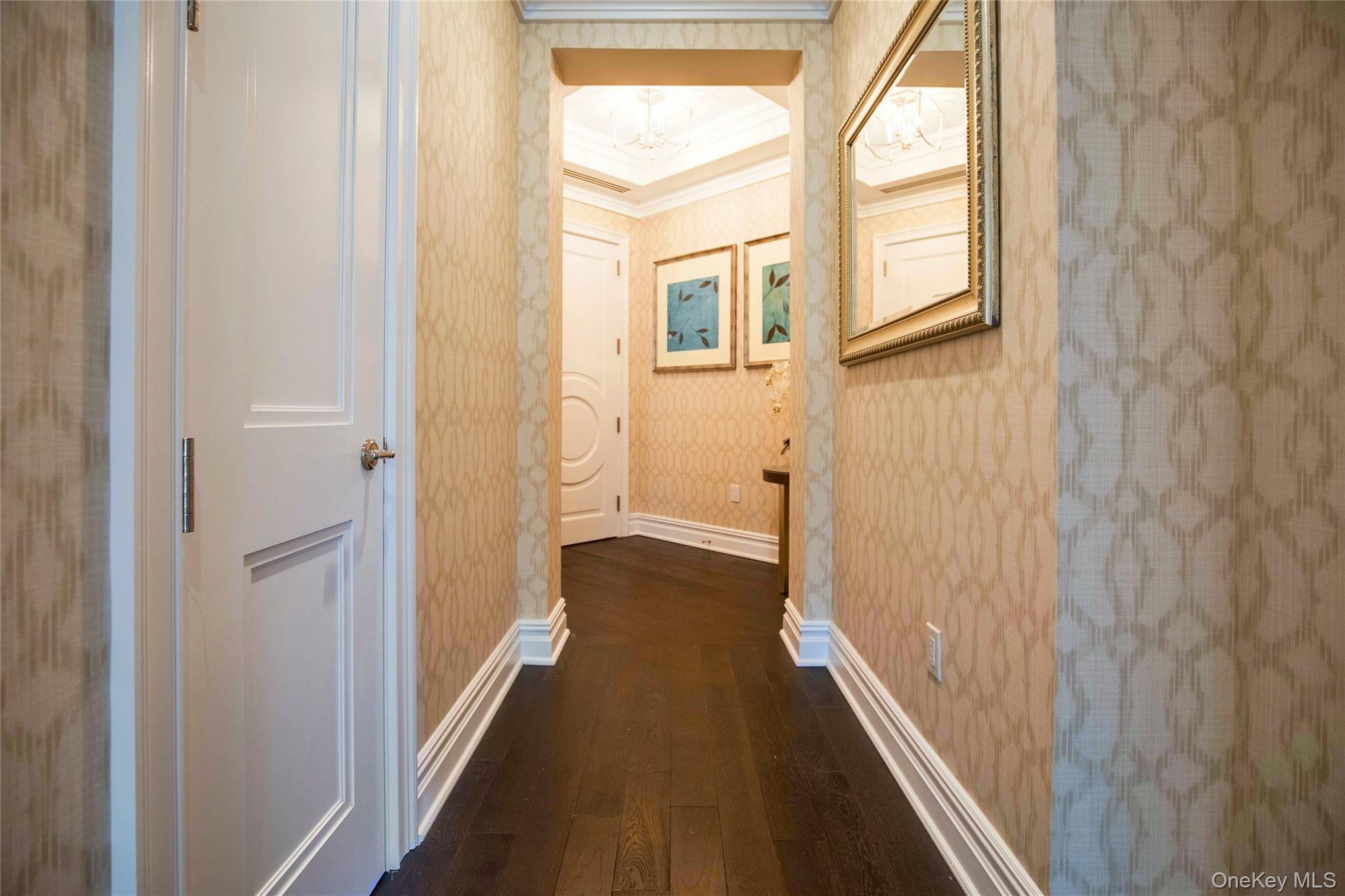 5000 Royal Court 5014