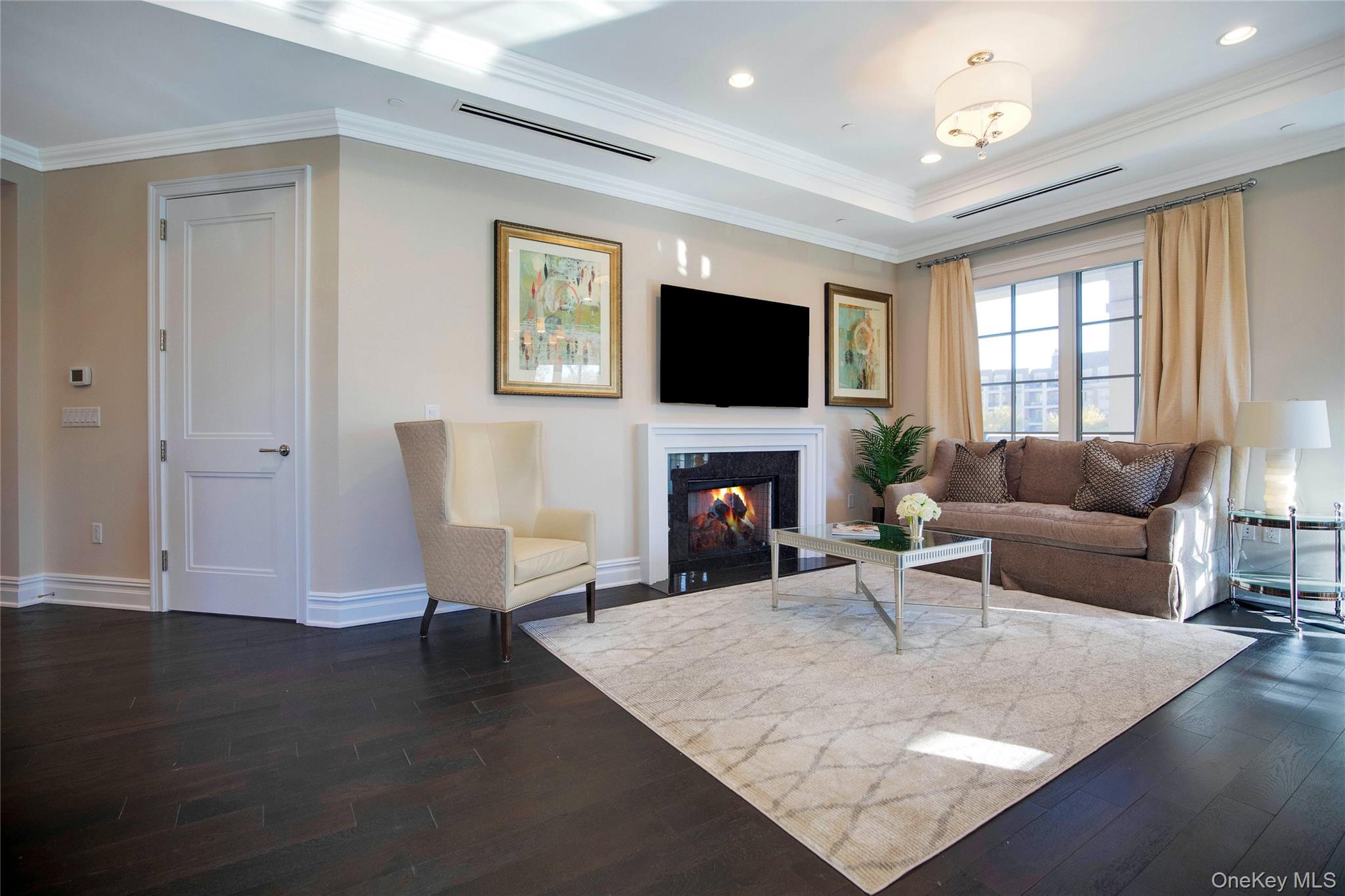 5000 Royal Court 5014