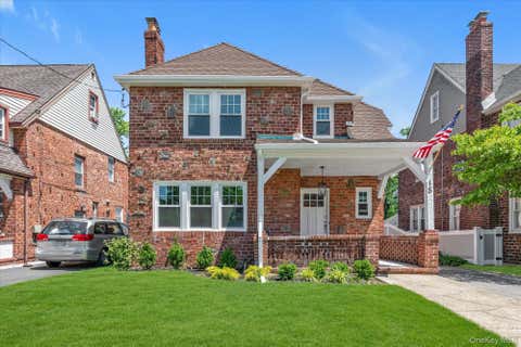 Homes For Sale - 15 Hampton Road<br/> Nassau County, Lynbrook, NY 11563