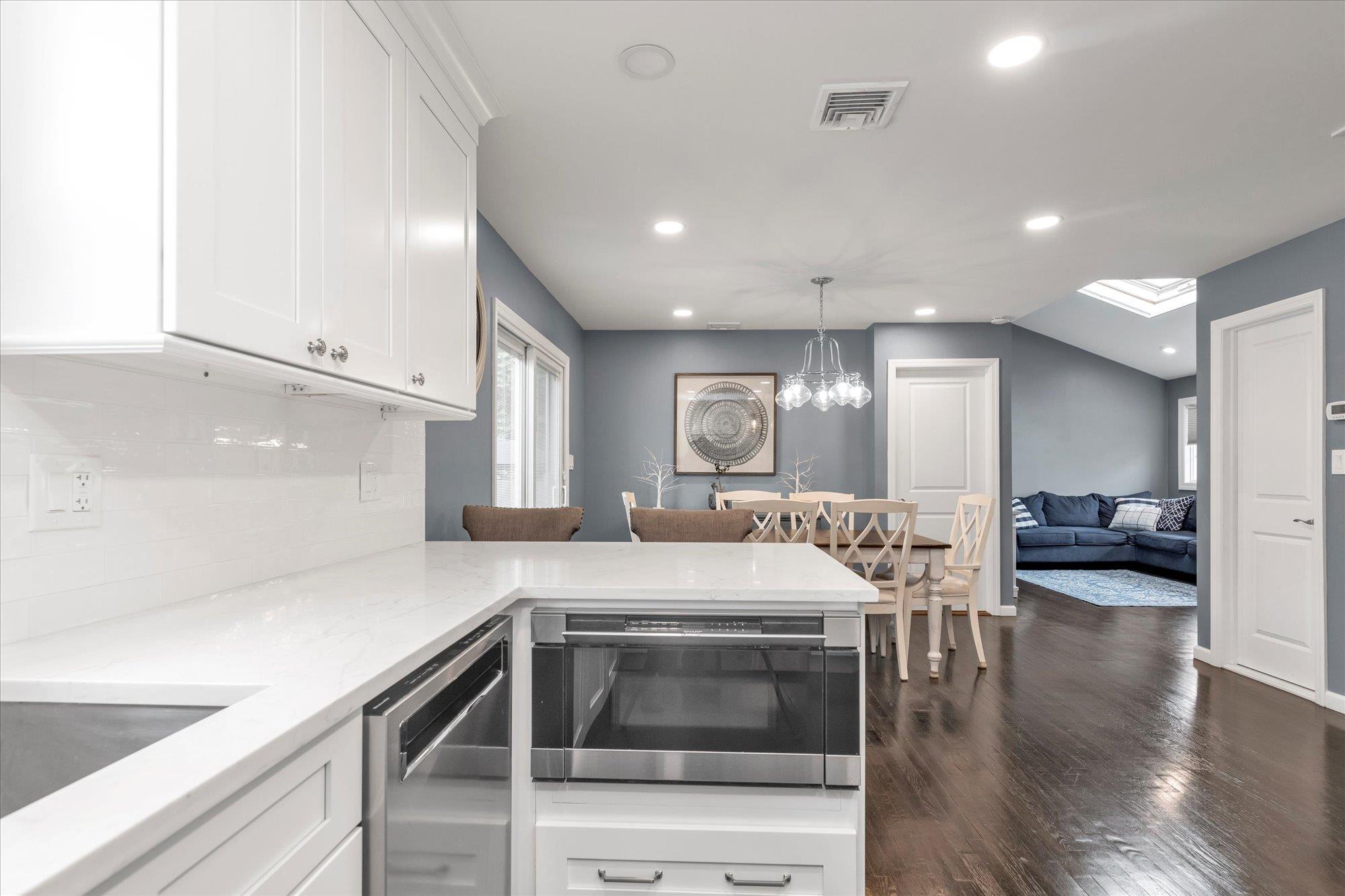 10 Park Drive, Old Bethpage, New York image 9