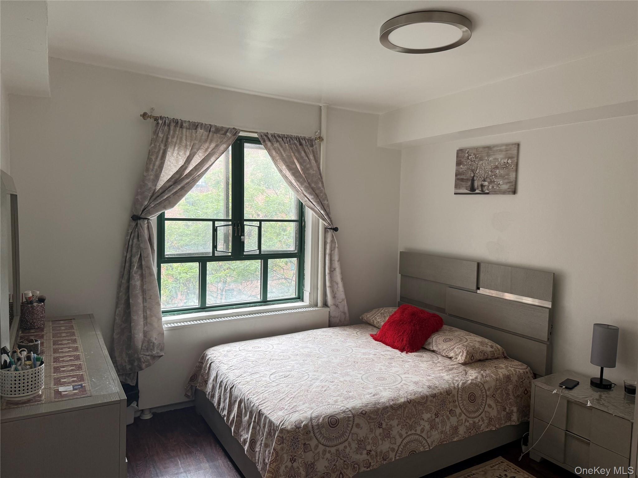 2055 McGraw Avenue 4G