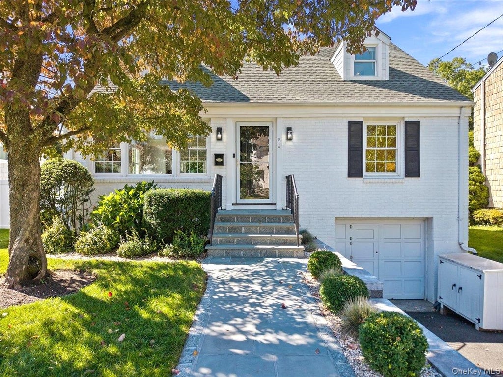 Photo of 214 Frank Avenue, Mamaroneck, NY 10543 (MLS # 1050451)