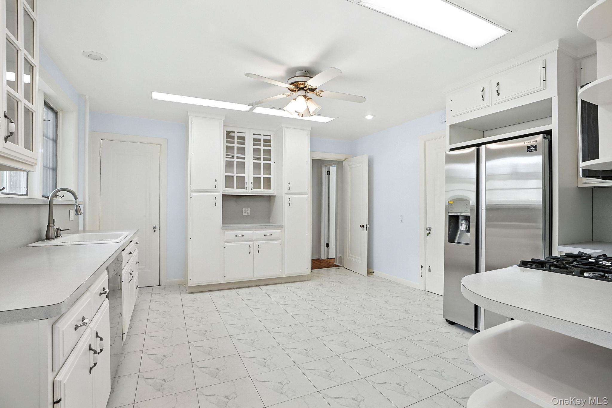 White Plains, New York 10605, United States, 4 Bedrooms Bedrooms, ,4 BathroomsBathrooms,Residential,Active,236066