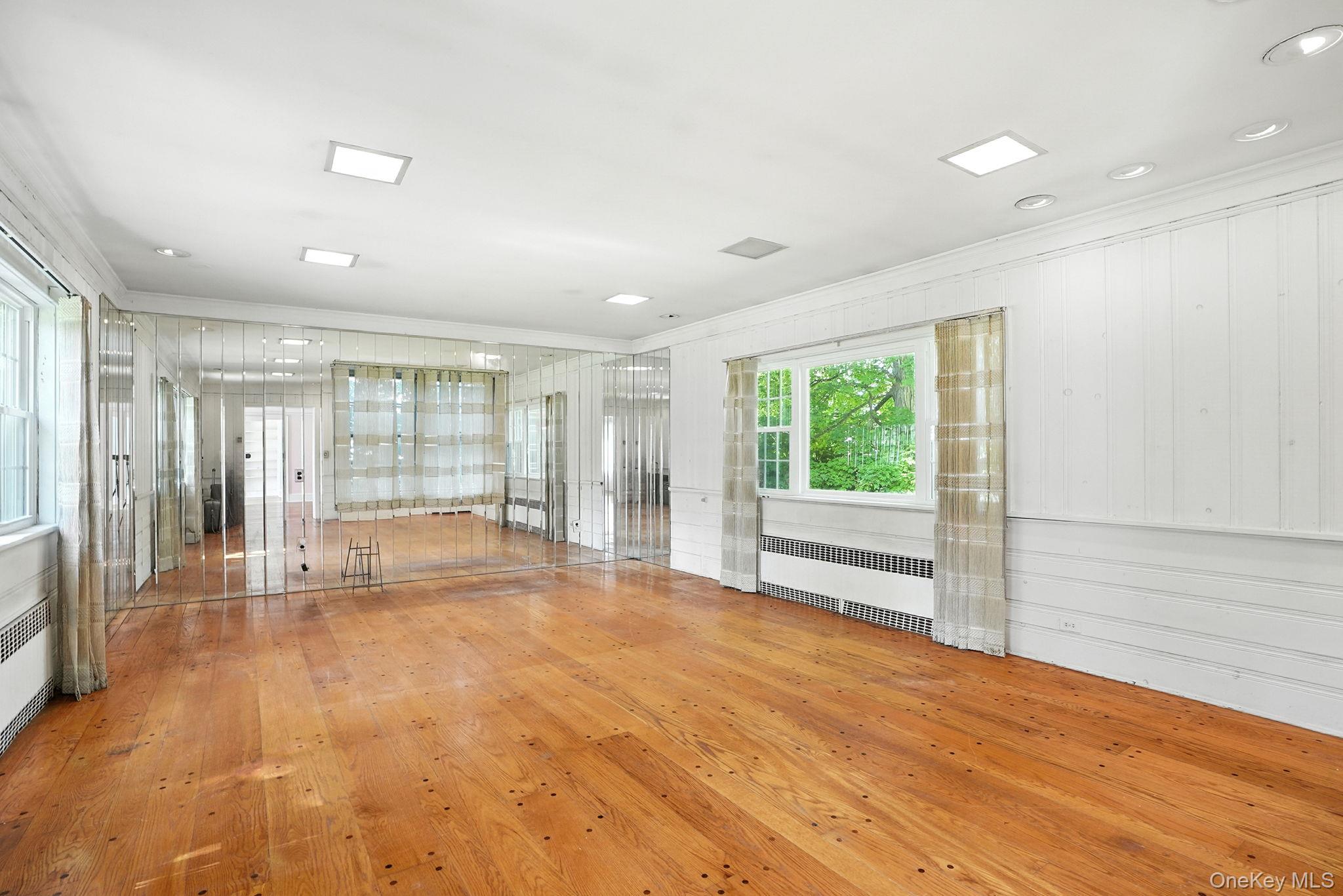 White Plains, New York 10605, United States, 4 Bedrooms Bedrooms, ,4 BathroomsBathrooms,Residential,Active,236066