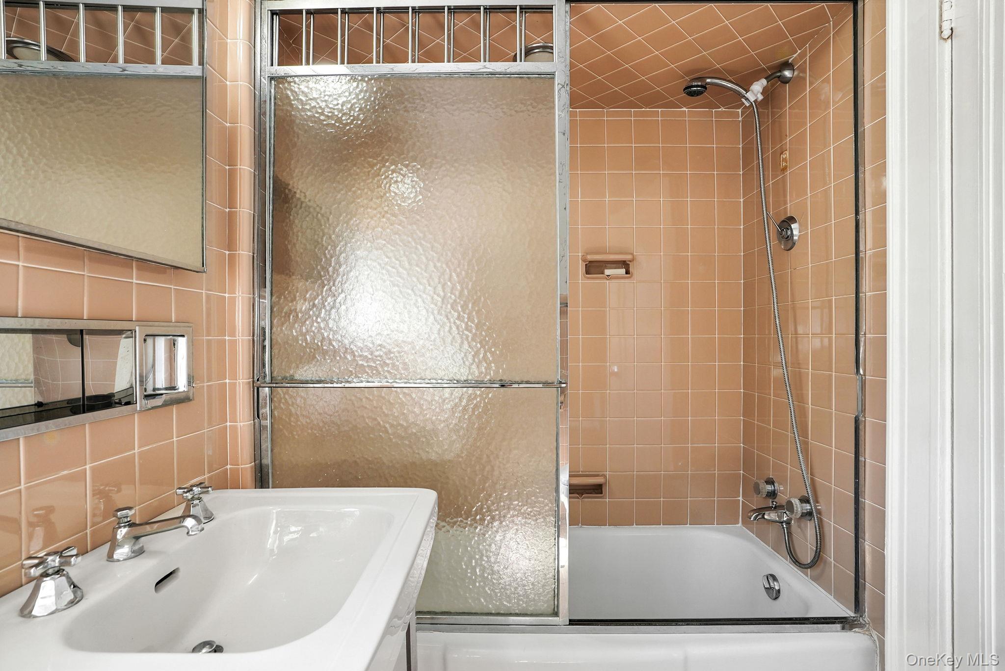 White Plains, New York 10605, United States, 4 Bedrooms Bedrooms, ,4 BathroomsBathrooms,Residential,Active,236066