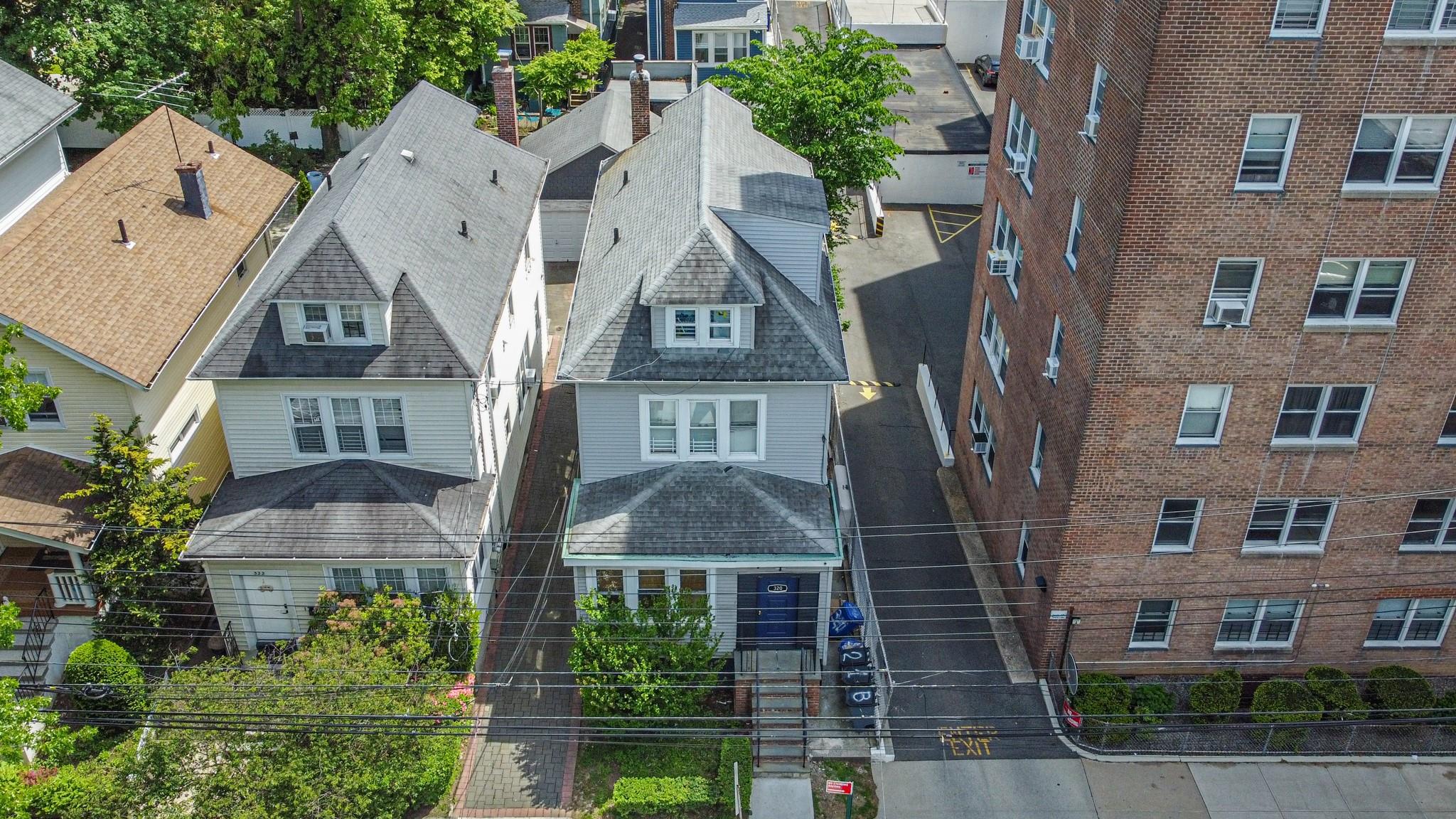 E 235th Street, Bronx, New York - 6 Bedrooms  
2 Bathrooms - 